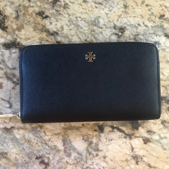 Tory Burch black Emerson wallet - Picture 1 of 4